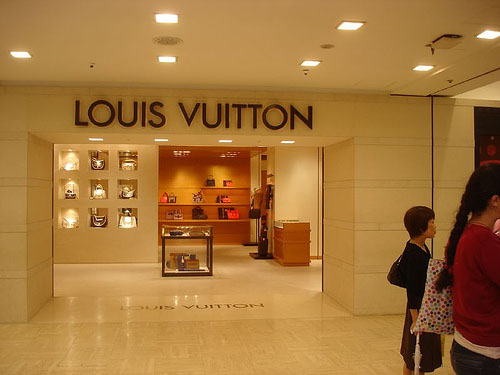 Κίτρινο του βουτύρου για το louis Vuitton στη Takashimaya